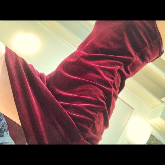 Deep red velvet mini dress - Picture 4 of 7